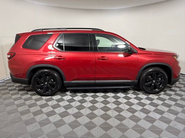 Used 2025 Honda Pilot Black Edition image 7