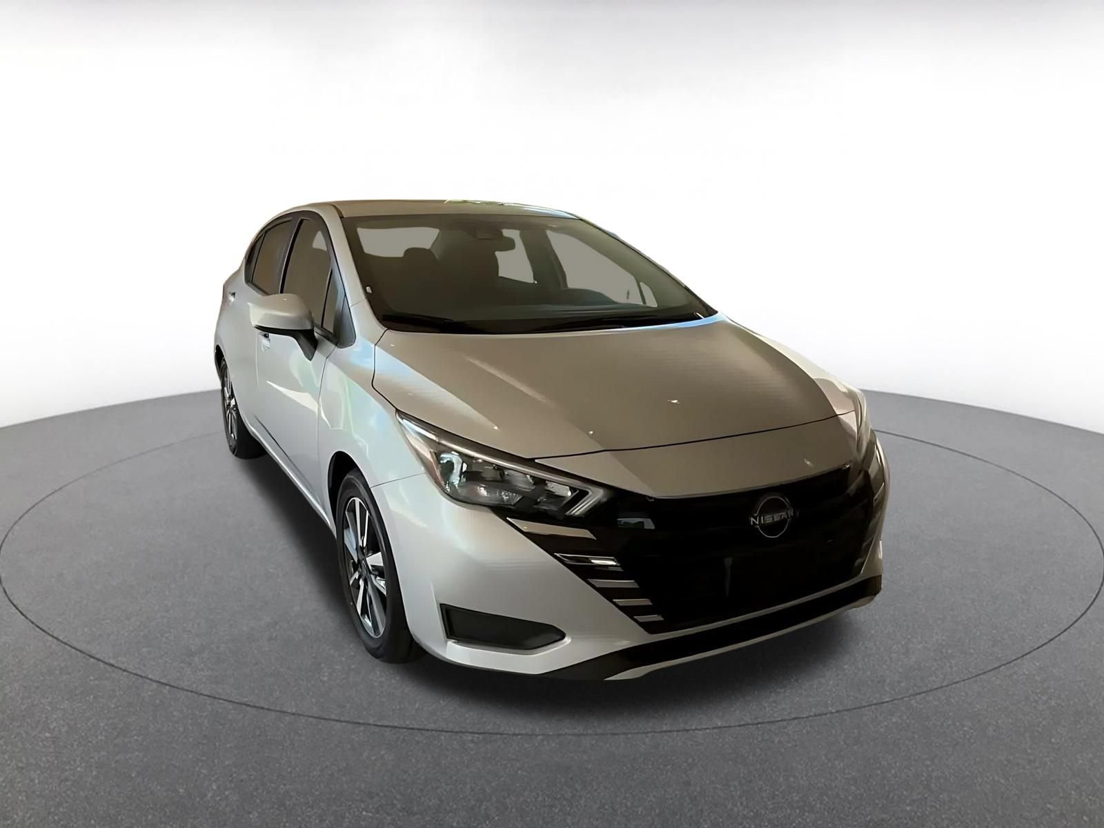 Used 2025 Nissan Versa SV FWD image 3