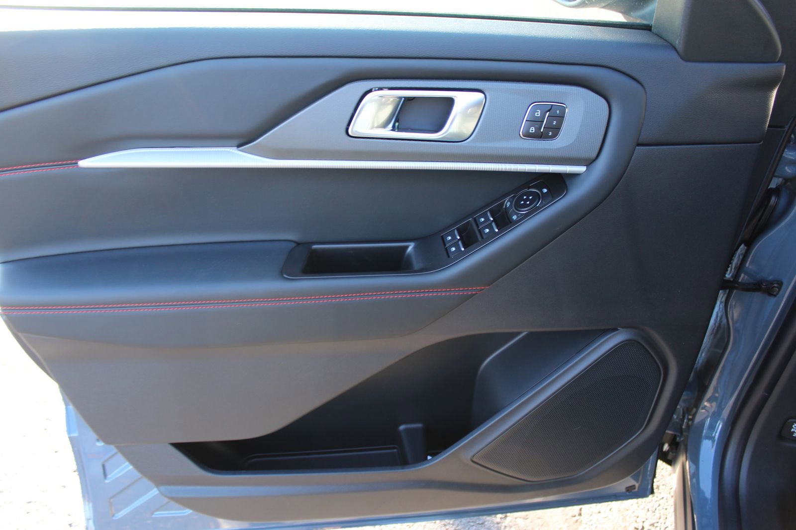 New 2026 Ford Explorer ST-Line w/ ST-Line Street Pack image 19