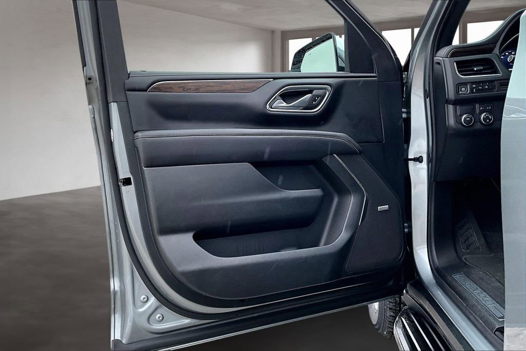 Used 2024 Chevrolet Suburban Premier image 20