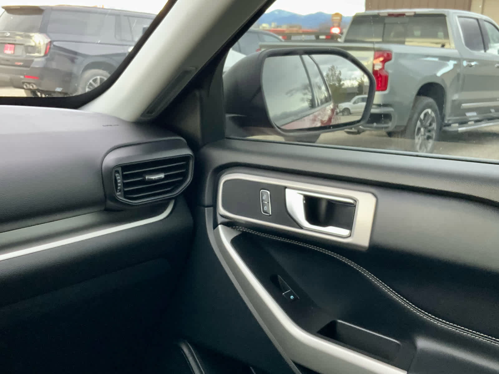 Used 2021 Ford Explorer XLT w/ Class III Trailer Tow Package image 34