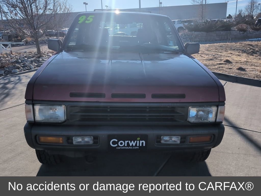 Used 1995 Nissan Pathfinder LE image 2