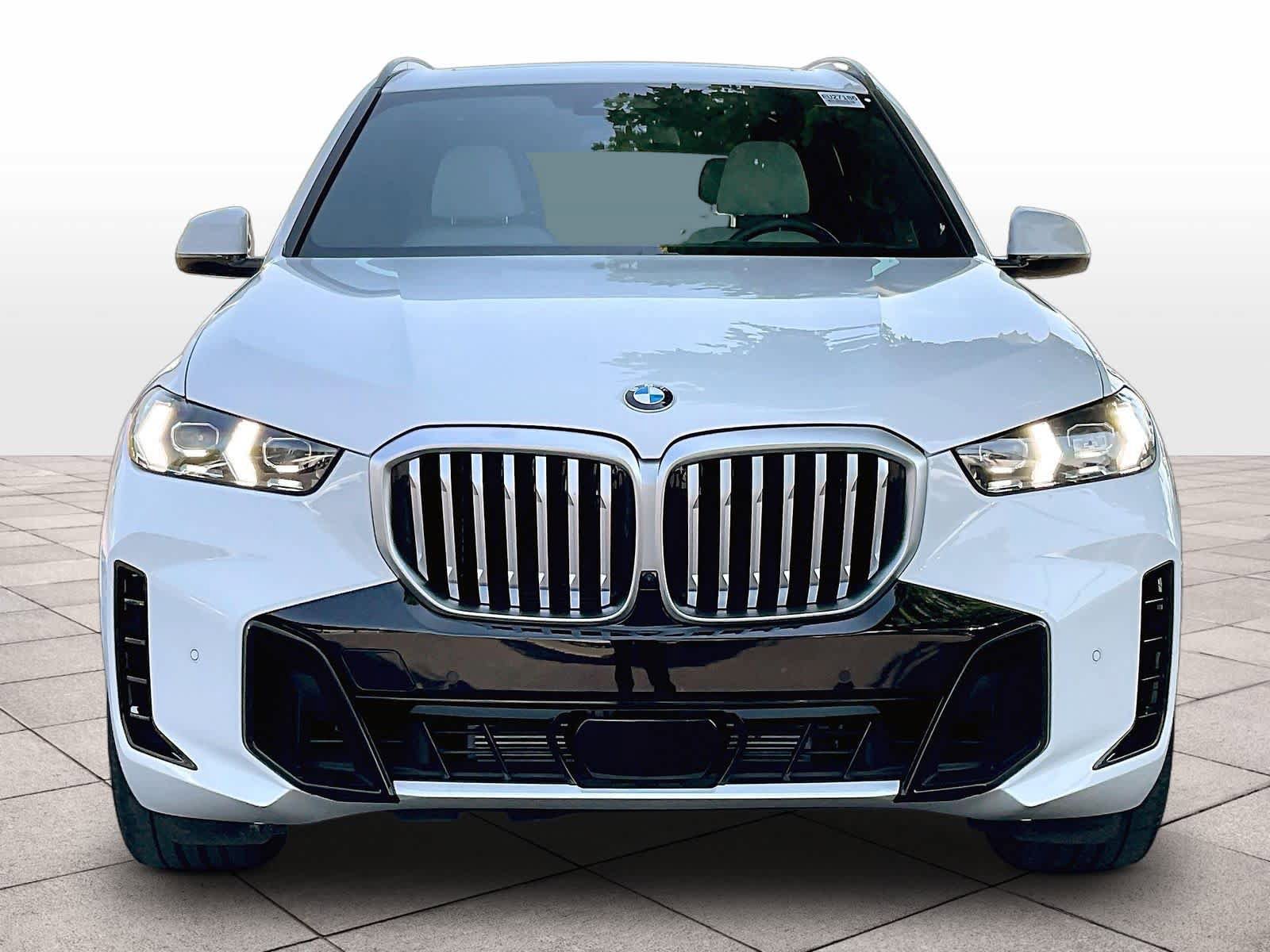 Used 2025 BMW X5 xDrive40i w/ M Sport Package AWD/4WD image 3
