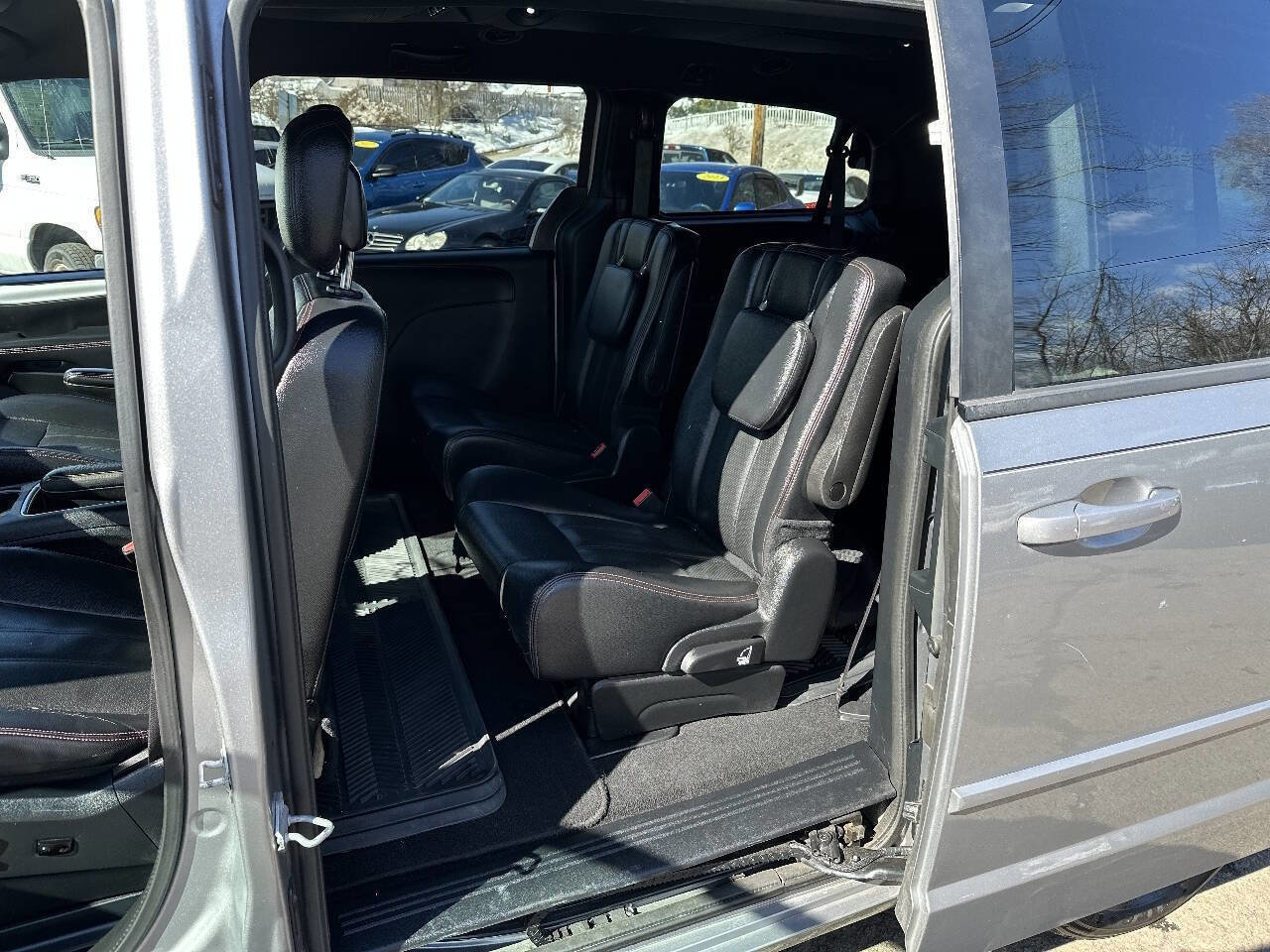 Used 2016 Dodge Grand Caravan R/T image 10