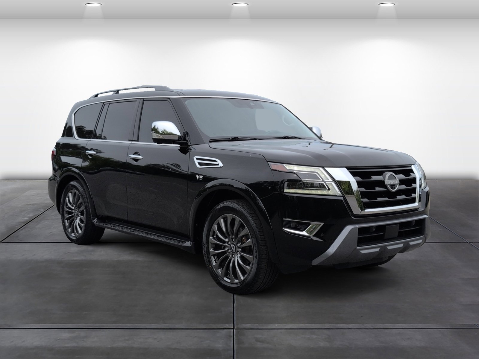 Used 2022 Nissan Armada Platinum w/ Captain's Chairs Package RWD image 2