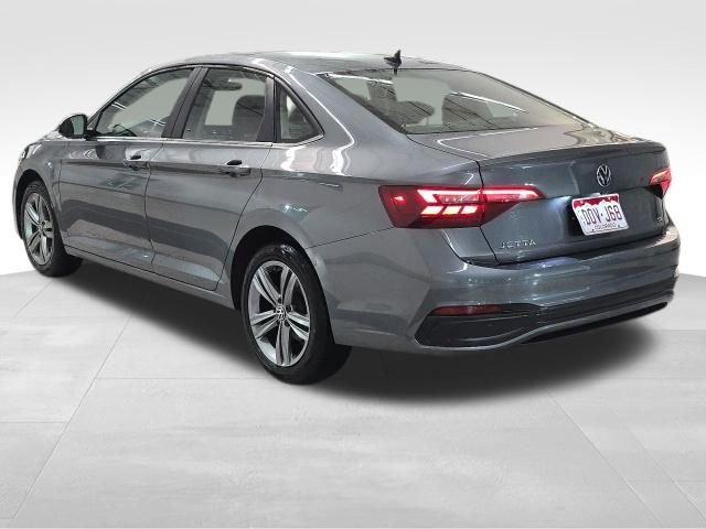 Used 2024 Volkswagen Jetta SE image 5