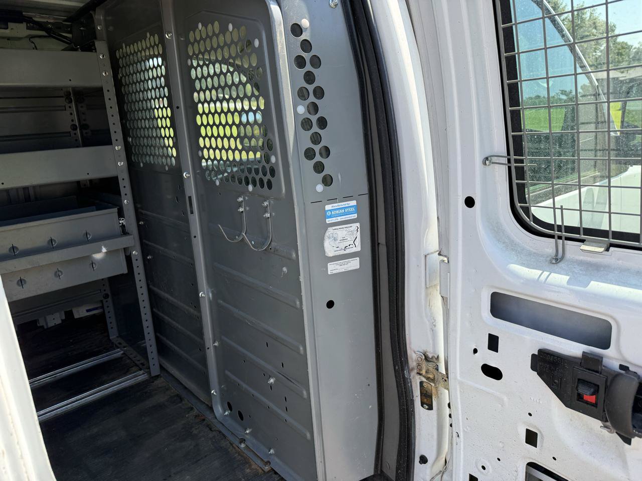Used 2015 Chevrolet Express 2500 RWD image 9