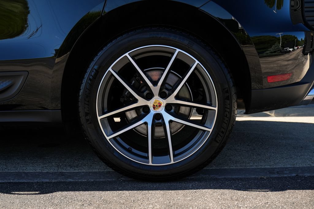 Certified 2026 Porsche Macan AWD/4WD image 12
