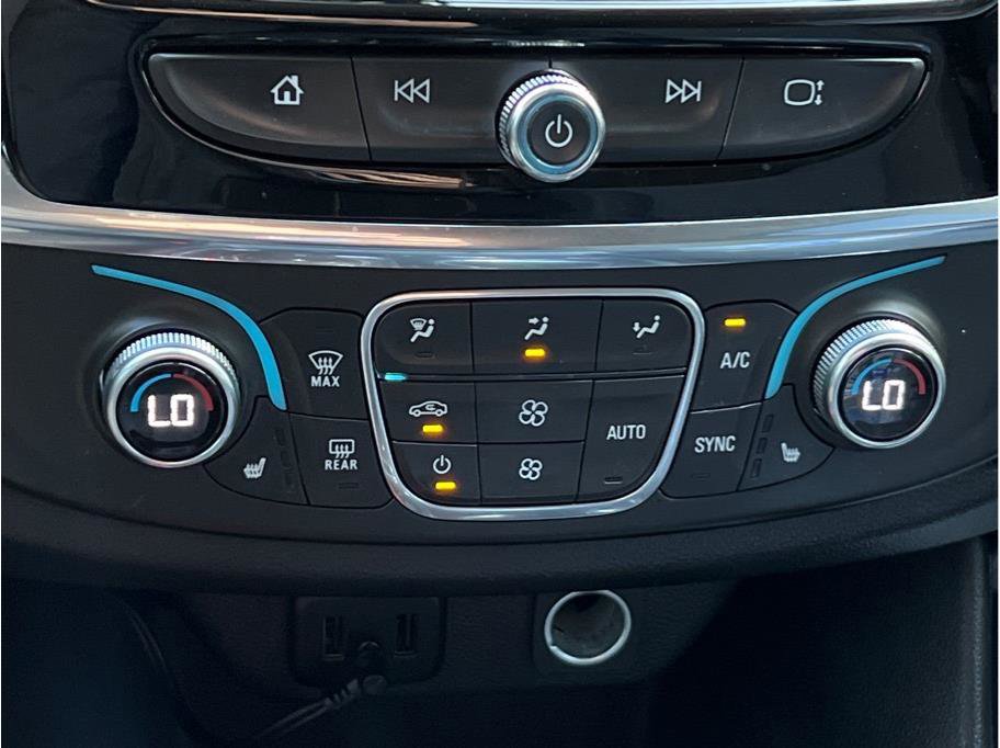Used 2019 Chevrolet Traverse LT image 19