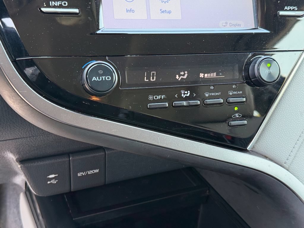 Used 2018 Toyota Camry SE FWD image 23