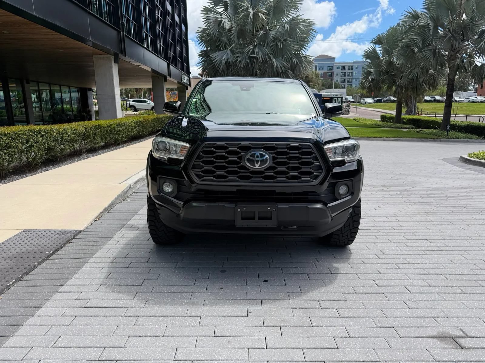 Used 2020 Toyota Tacoma TRD Off-Road w/ Technology Package AWD/4WD image 2