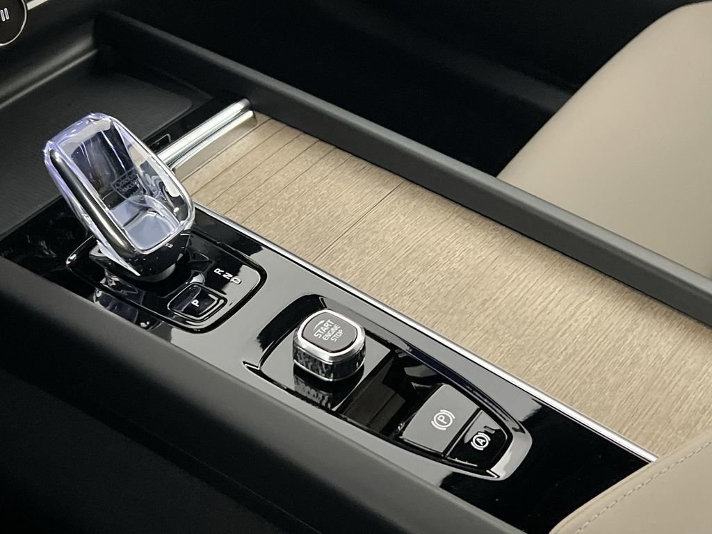New 2026 Volvo XC60 B5 Plus w/ Climate Package image 17