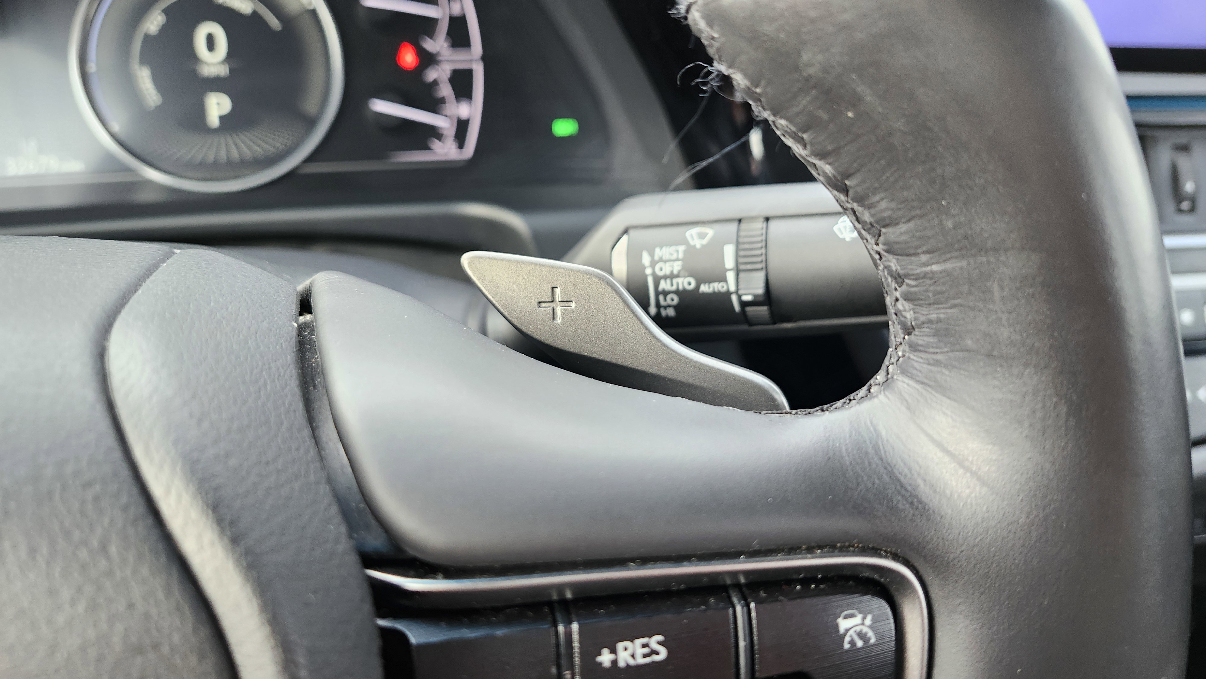 Used 2023 Lexus ES 300h w/ Luxury Package image 12