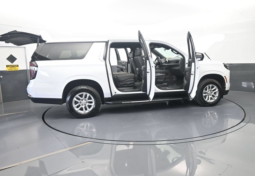 Used 2025 Chevrolet Suburban LT RWD image 79