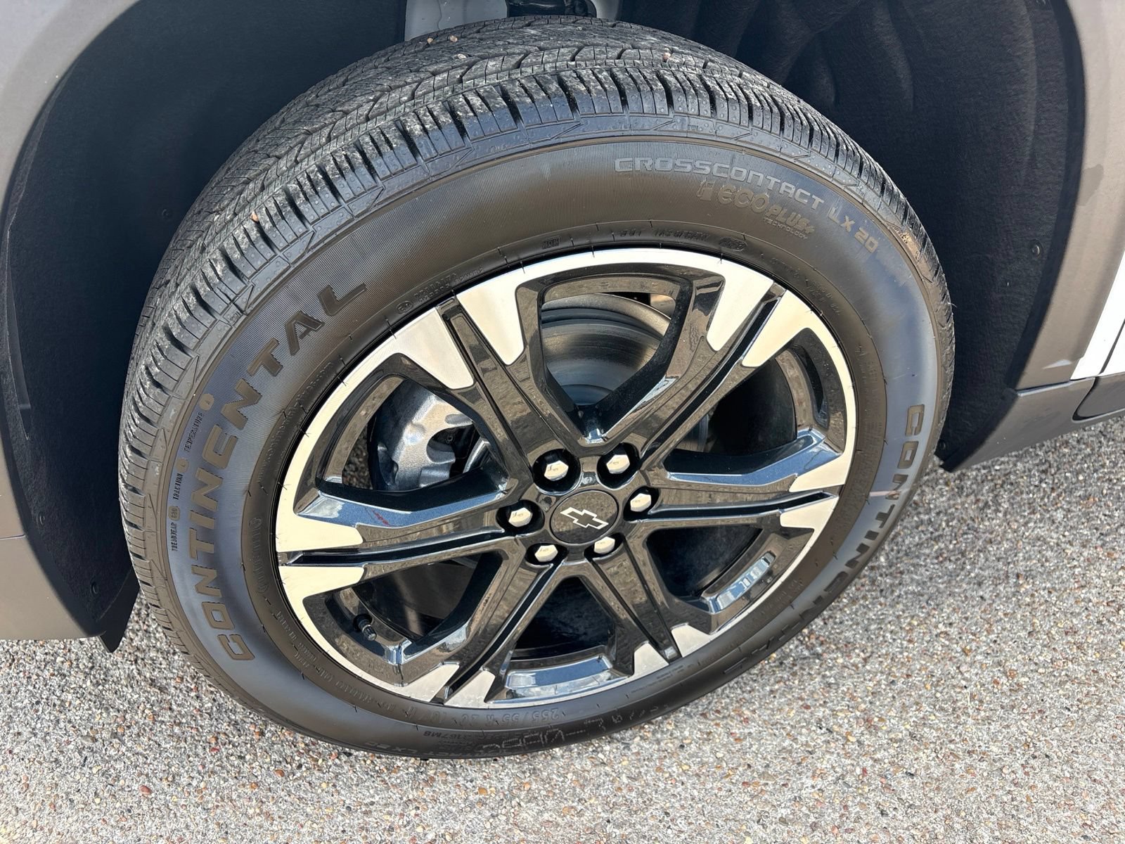 New 2027 Chevrolet Traverse LT w/ Sun and Wheel Package FWD image 35