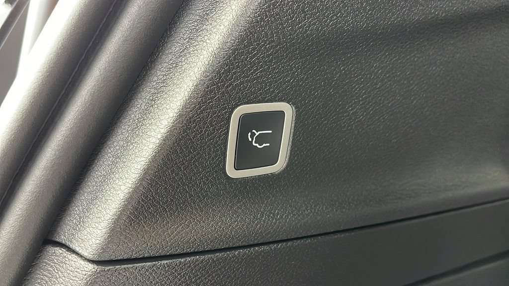 Used 2026 Chrysler Pacifica Select FWD image 9