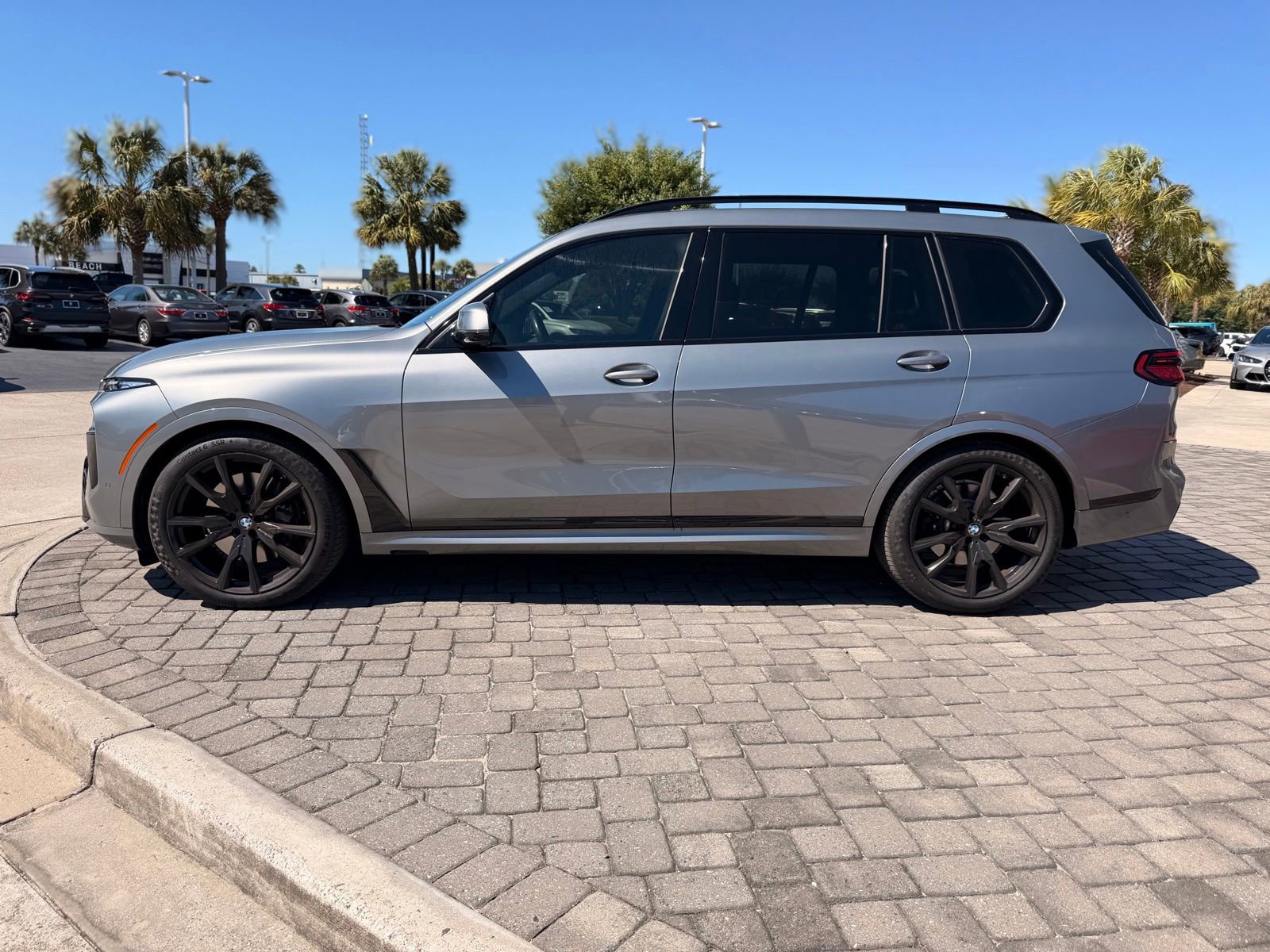 Certified 2024 BMW X7 xDrive40i w/ M Sport Package AWD/4WD image 12
