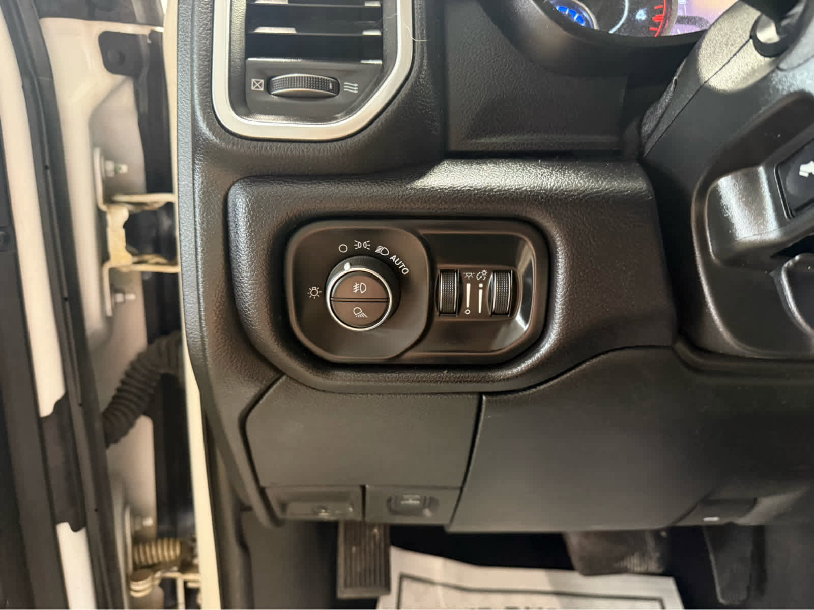 Used 2022 RAM 3500 Laramie image 13