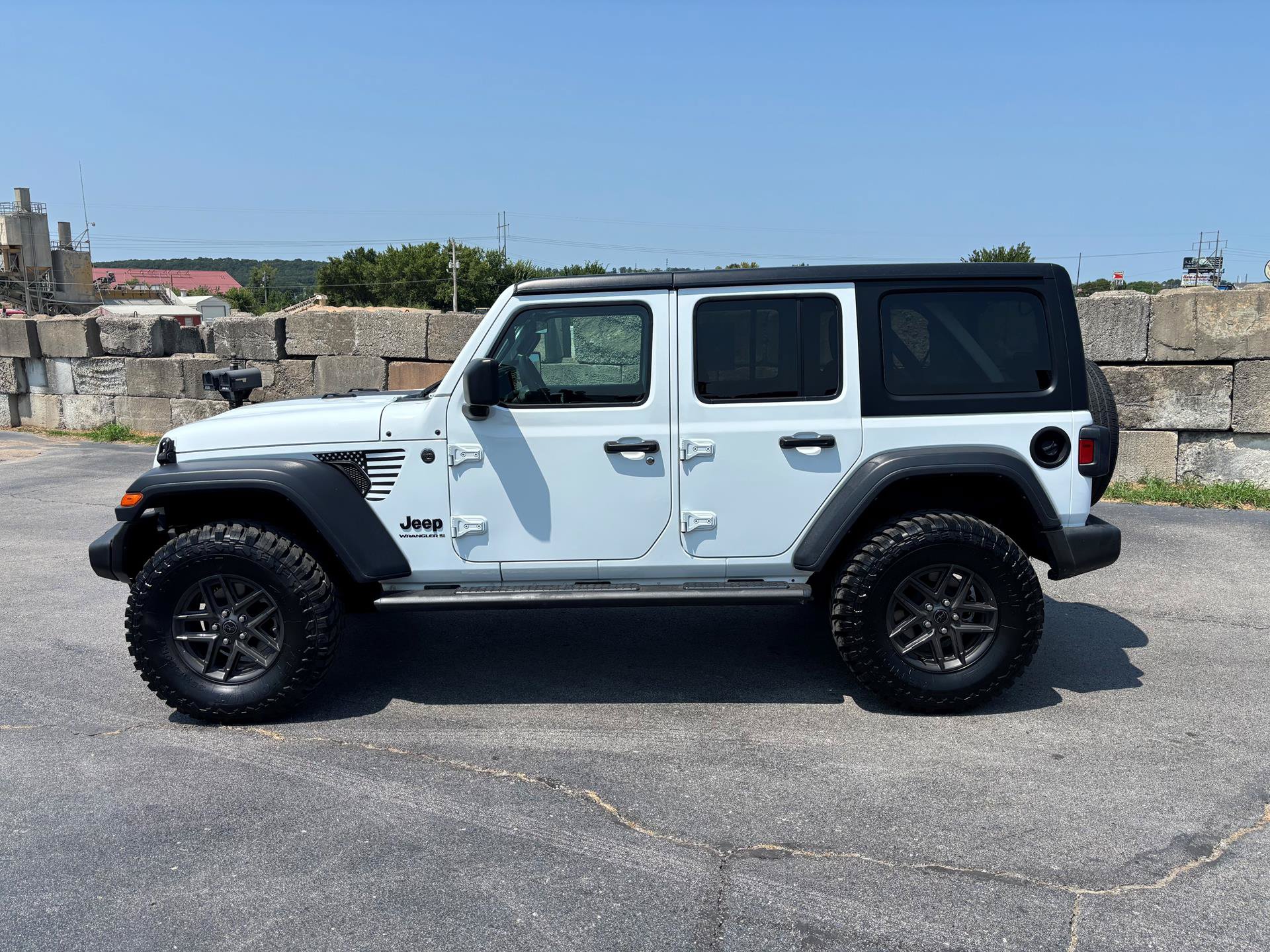 Used 2024 Jeep Wrangler Unlimited Sport AWD/4WD image 4