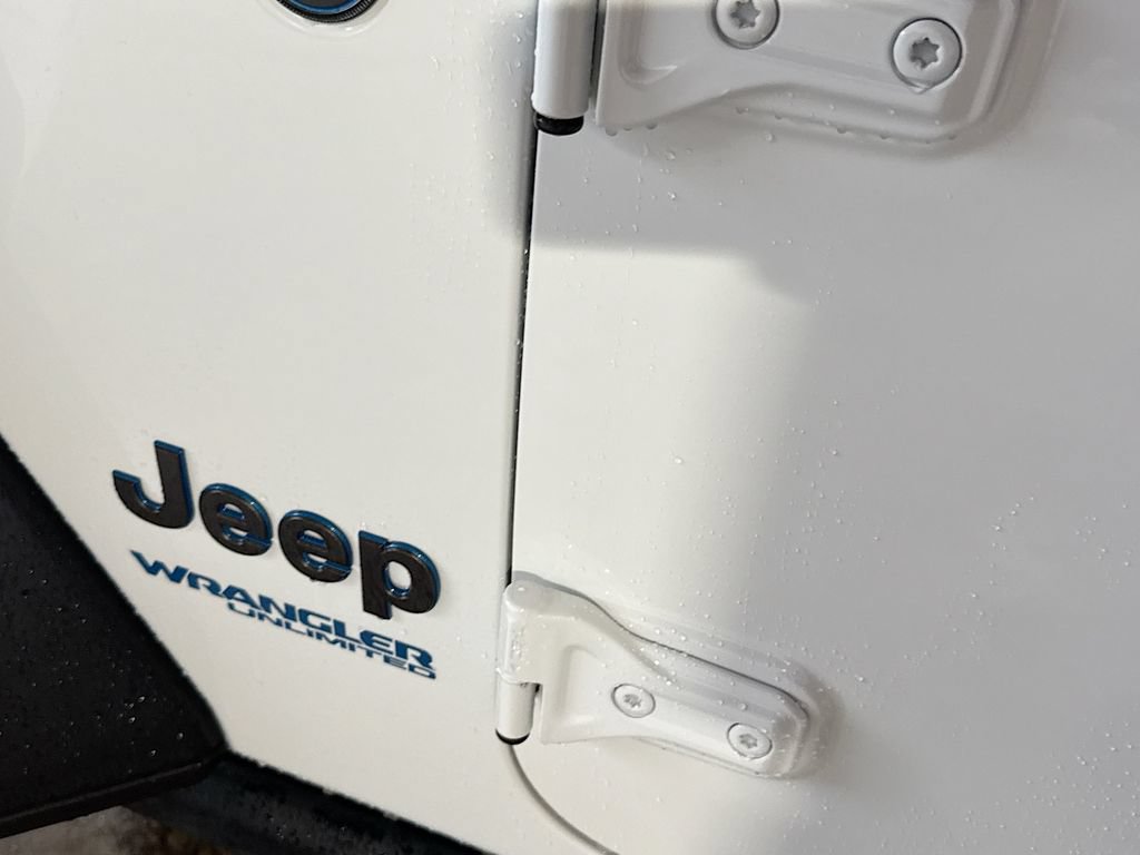 Used 2022 Jeep Wrangler Unlimited Rubicon 4xe AWD/4WD image 36
