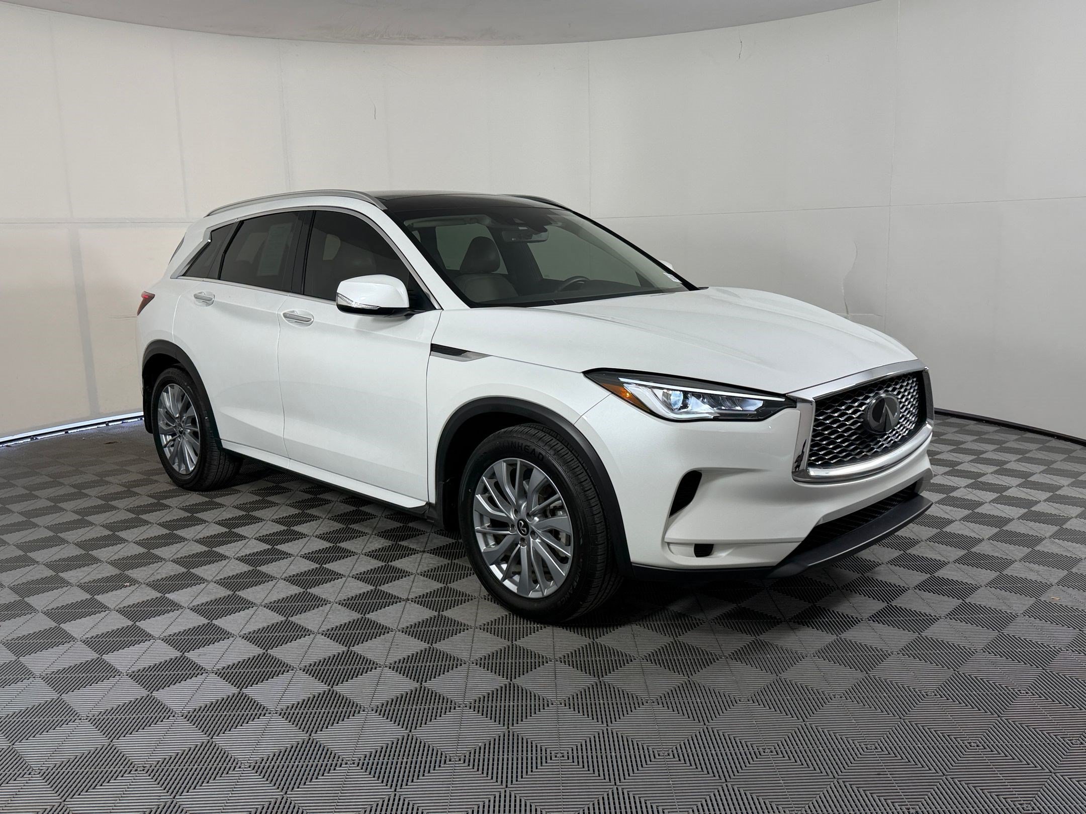 Used 2023 INFINITI QX50 Luxe FWD image 7