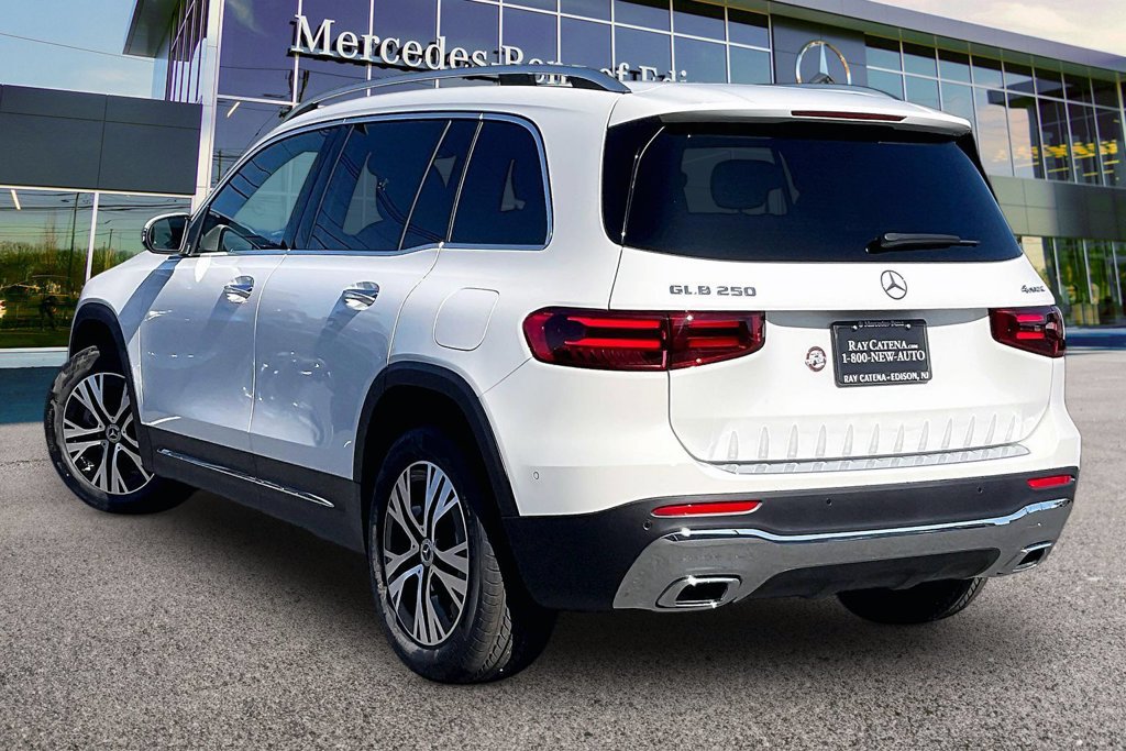 New 2026 Mercedes-Benz GLB 250 4MATIC image 3