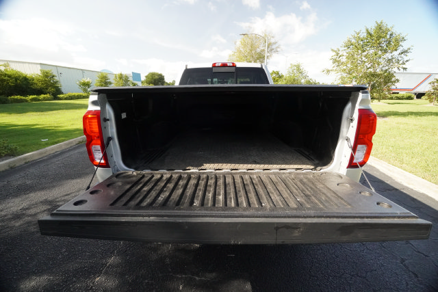 Used 2018 Chevrolet Silverado 1500 LTZ AWD/4WD image 11