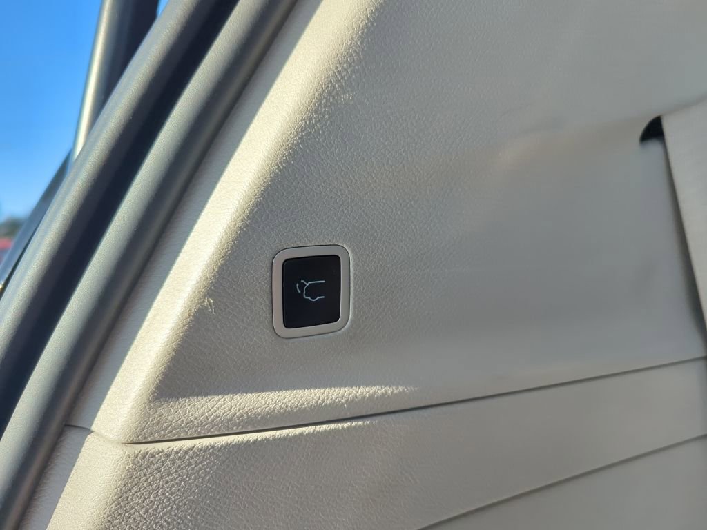 Used 2024 Chrysler Pacifica Touring-L image 40