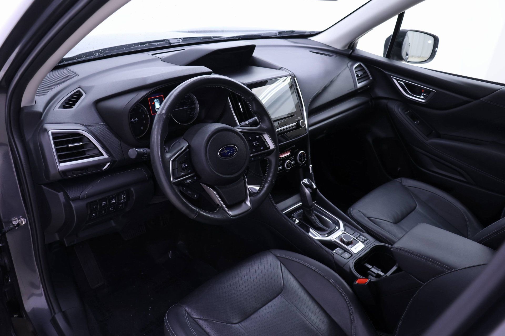 Used 2023 Subaru Forester Touring image 3