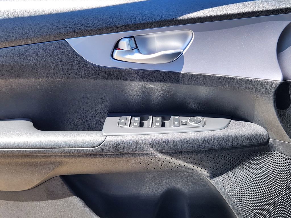 Certified 2024 Kia Forte LXS FWD image 6