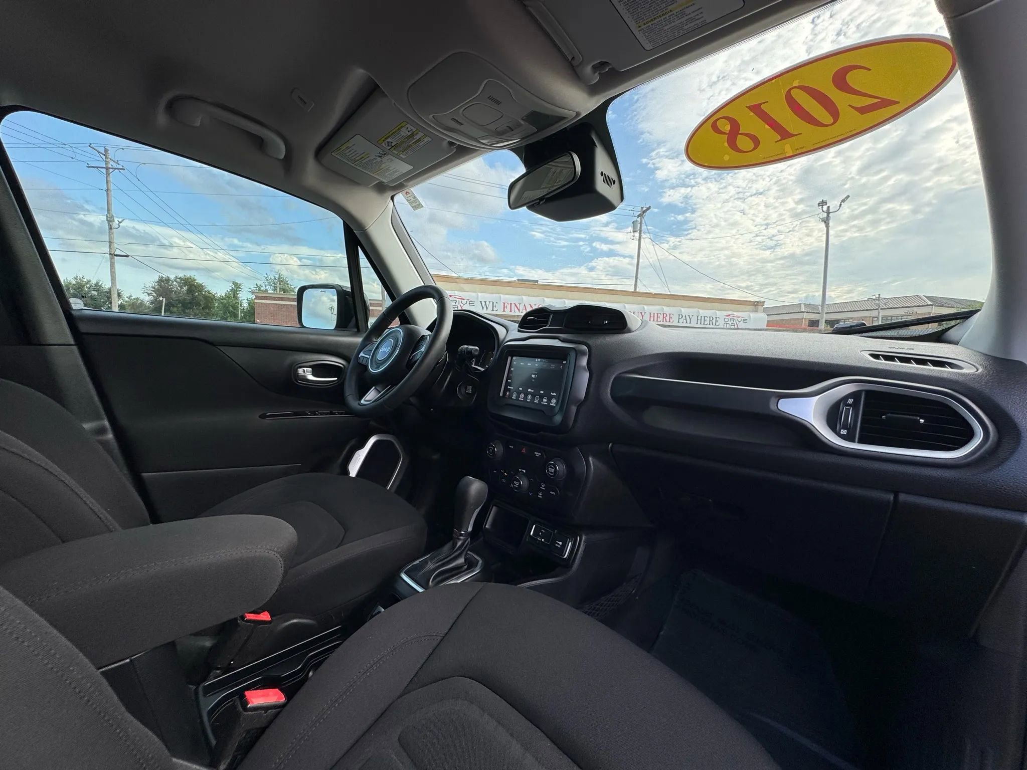 Used 2018 Jeep Renegade Latitude FWD image 20