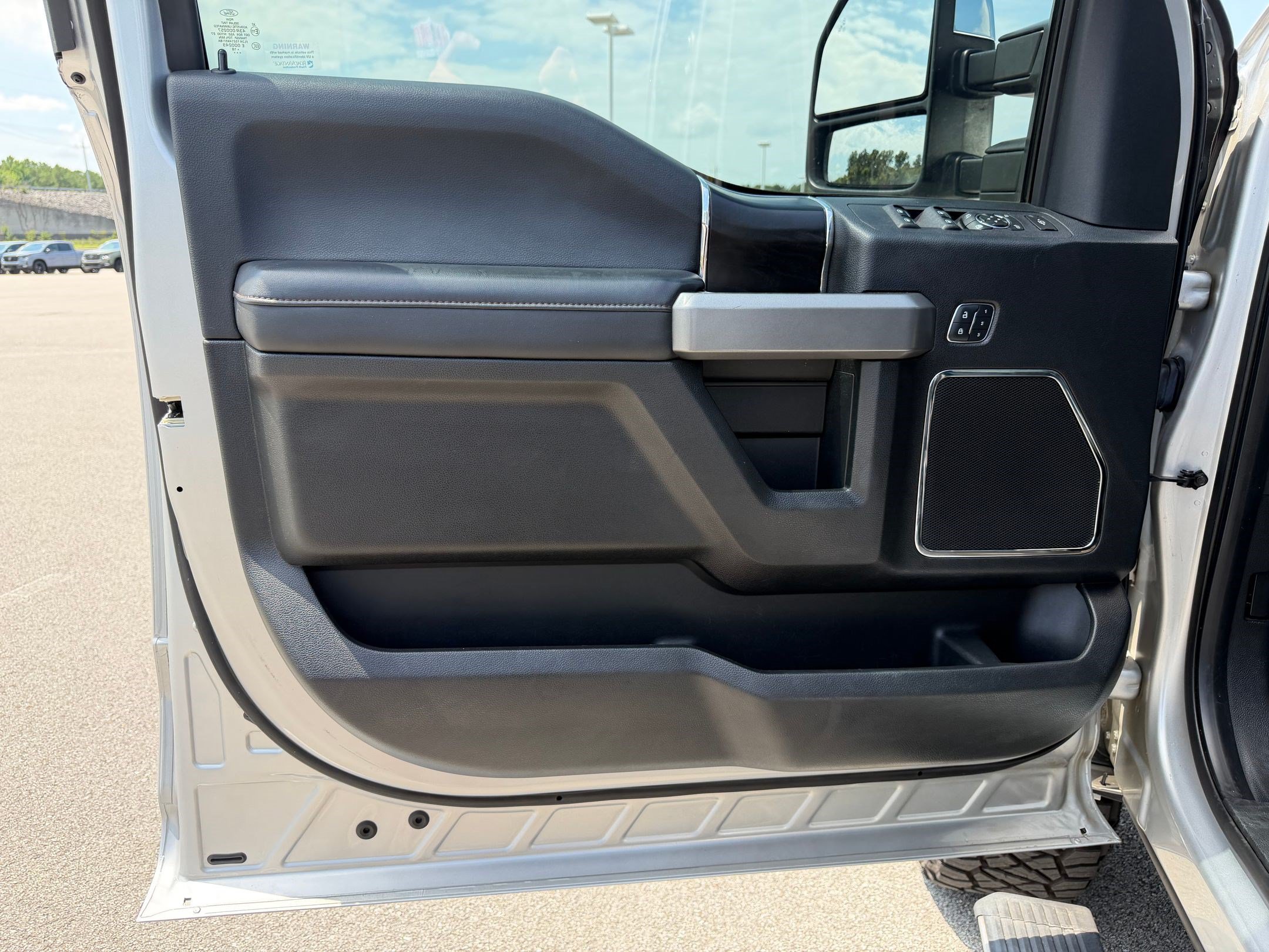 Used 2018 Ford F250 Platinum w/ Platinum Ultimate Package AWD/4WD image 23
