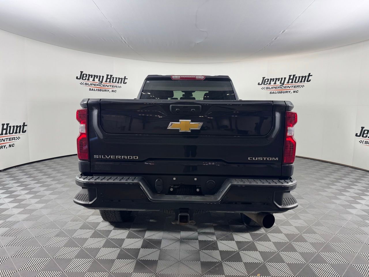 Used 2024 Chevrolet Silverado 2500 Custom w/ Custom Value Package image 7