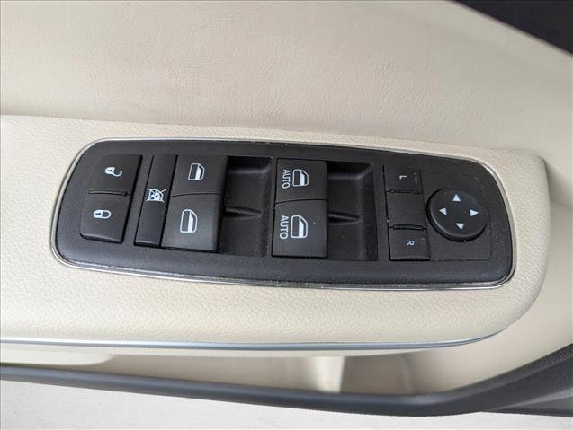 Used 2022 Chrysler 300 Touring L w/ Comfort Group image 10