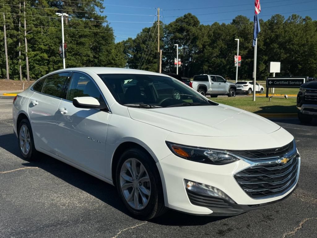Used 2025 Chevrolet Malibu LT FWD image 2