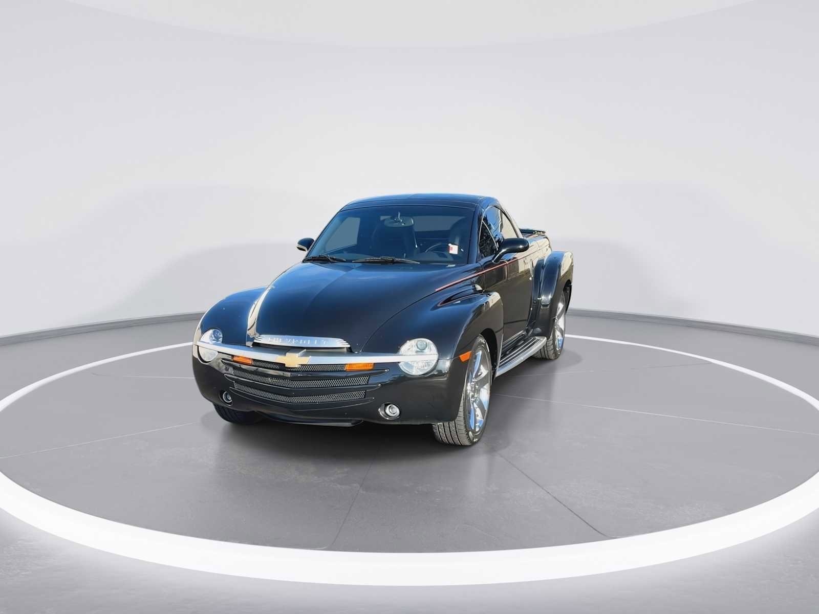 Used 2004 Chevrolet SSR w/ Preferred Equipment Group RWD image 3