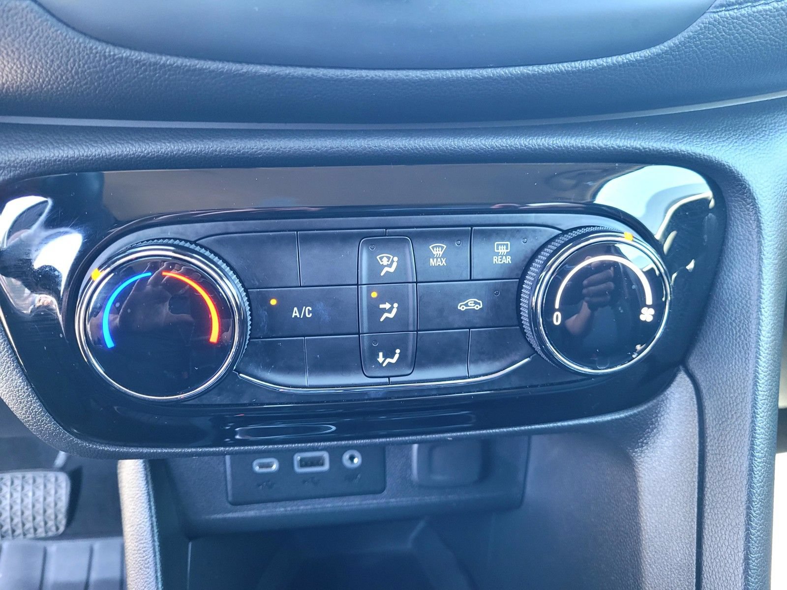 Used 2022 Buick Encore GX Preferred w/ Sport Touring Package FWD image 25