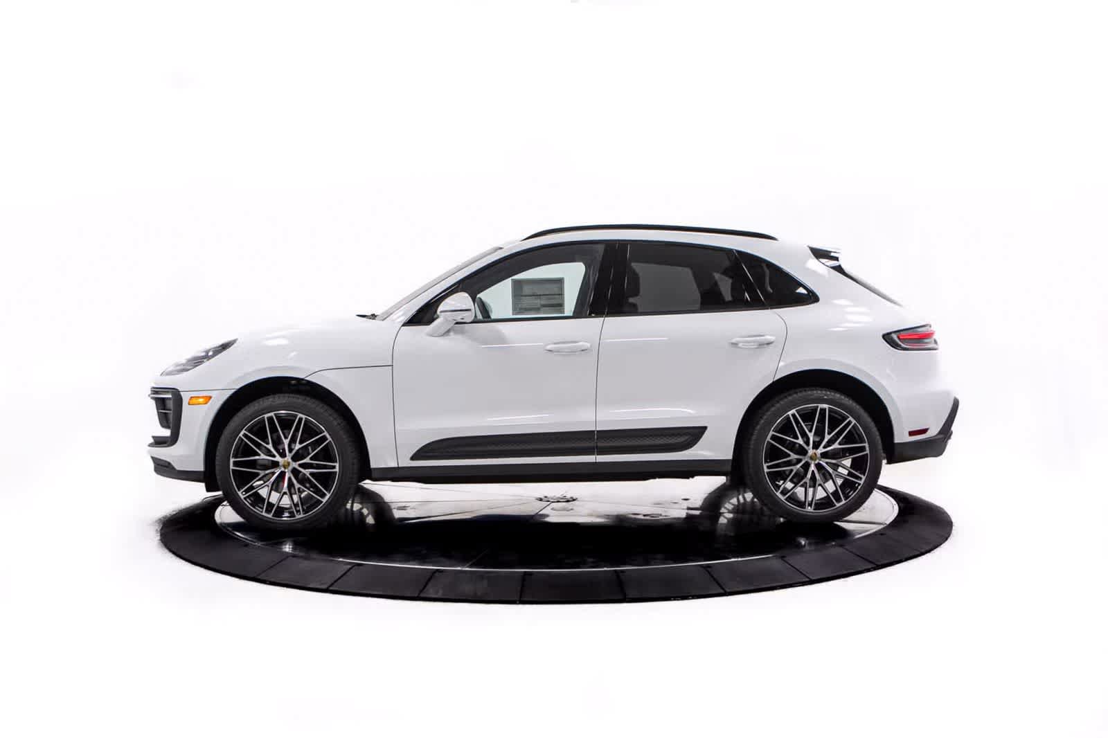 Used 2026 Porsche Macan AWD/4WD image 2