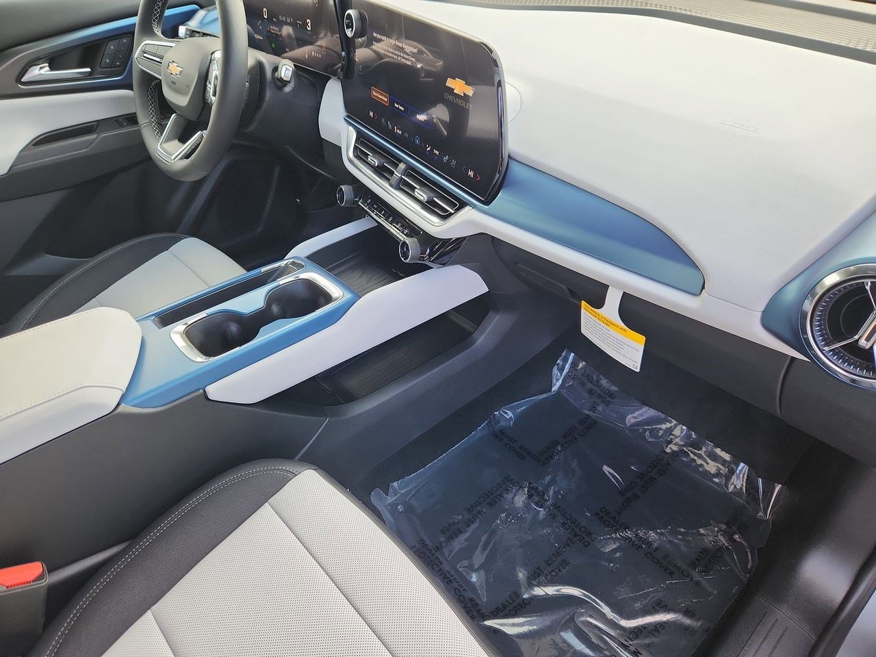 New 2026 Chevrolet Equinox EV LT image 32