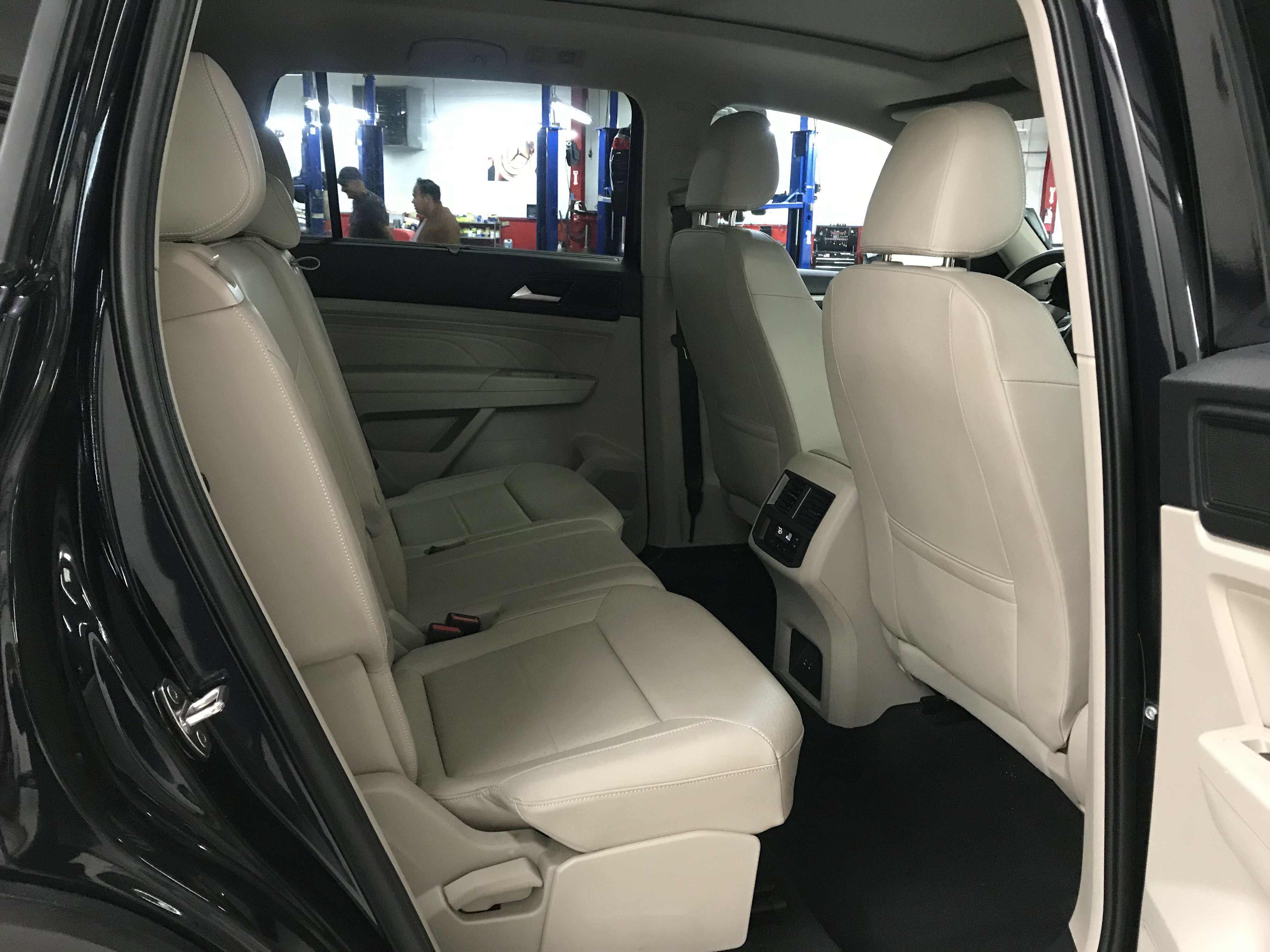 Used 2023 Volkswagen Atlas SE w/ Panoramic Sunroof Package FWD image 13
