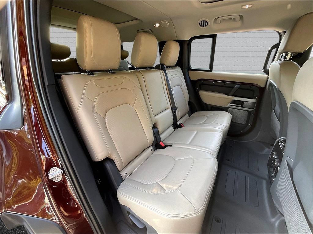 Used 2023 Land Rover Defender 130 SE AWD/4WD image 21