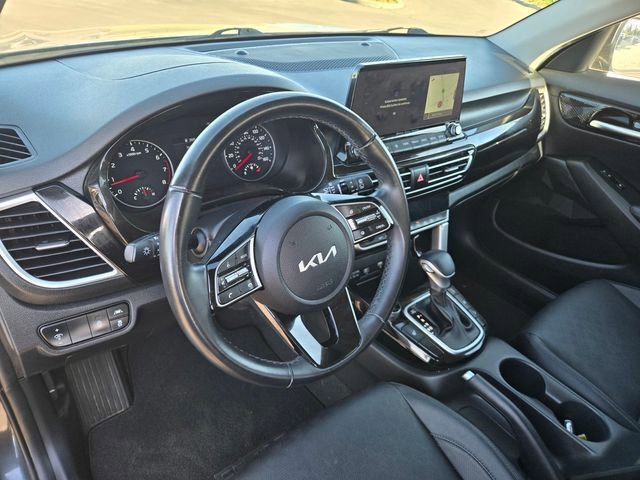 Used 2022 Kia Seltos EX image 12