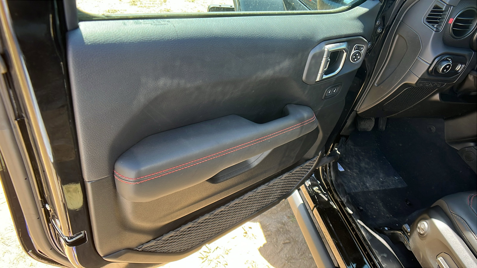 New 2025 Jeep Gladiator Rubicon image 14