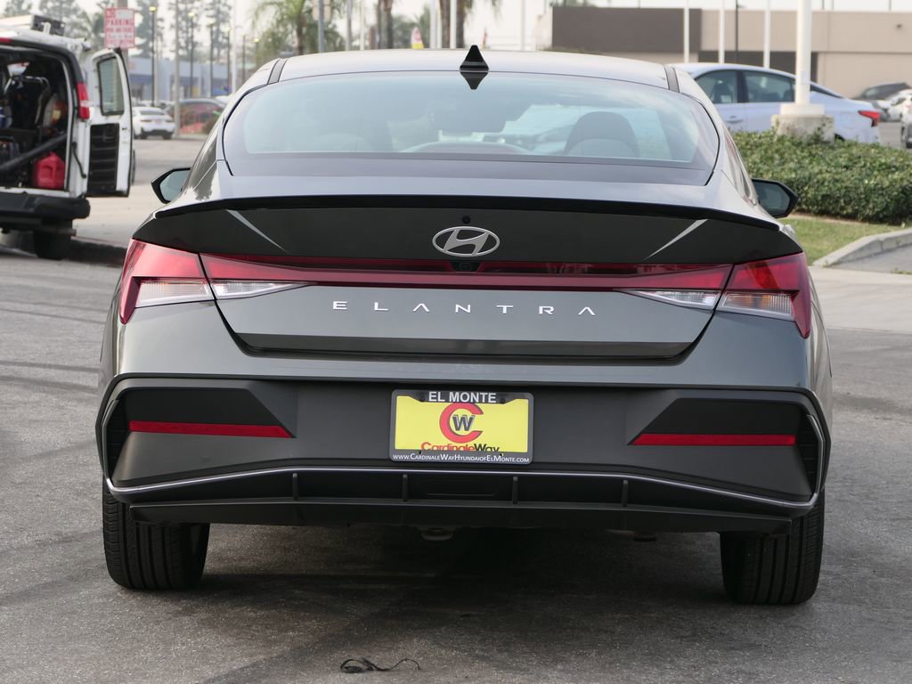 Certified 2025 Hyundai Elantra Sport image 4