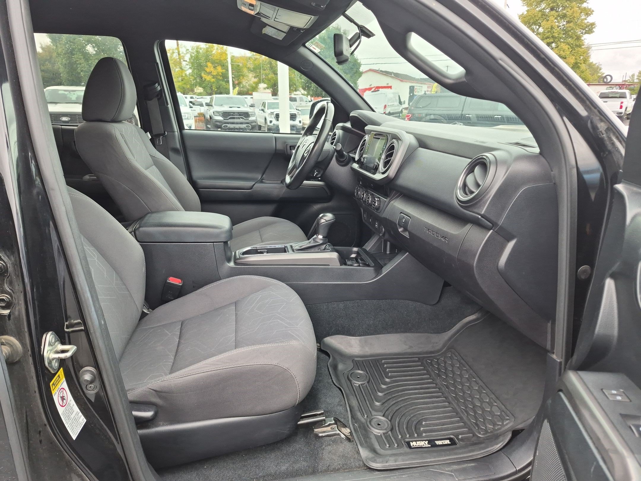 Used 2017 Toyota Tacoma TRD Sport w/ Tow Package (A/T) AWD/4WD image 32