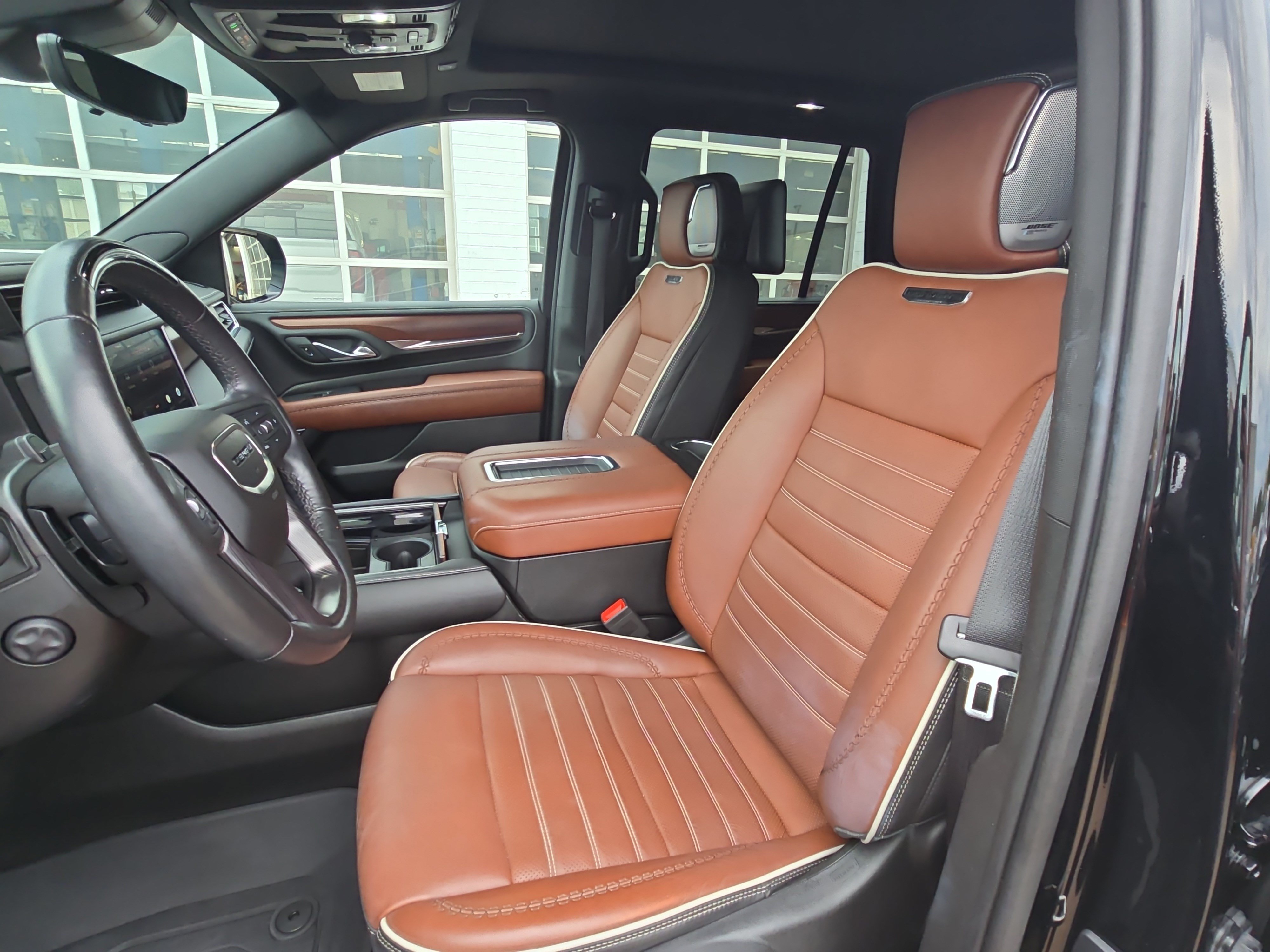 Used 2023 GMC Yukon Denali Ultimate AWD/4WD image 16