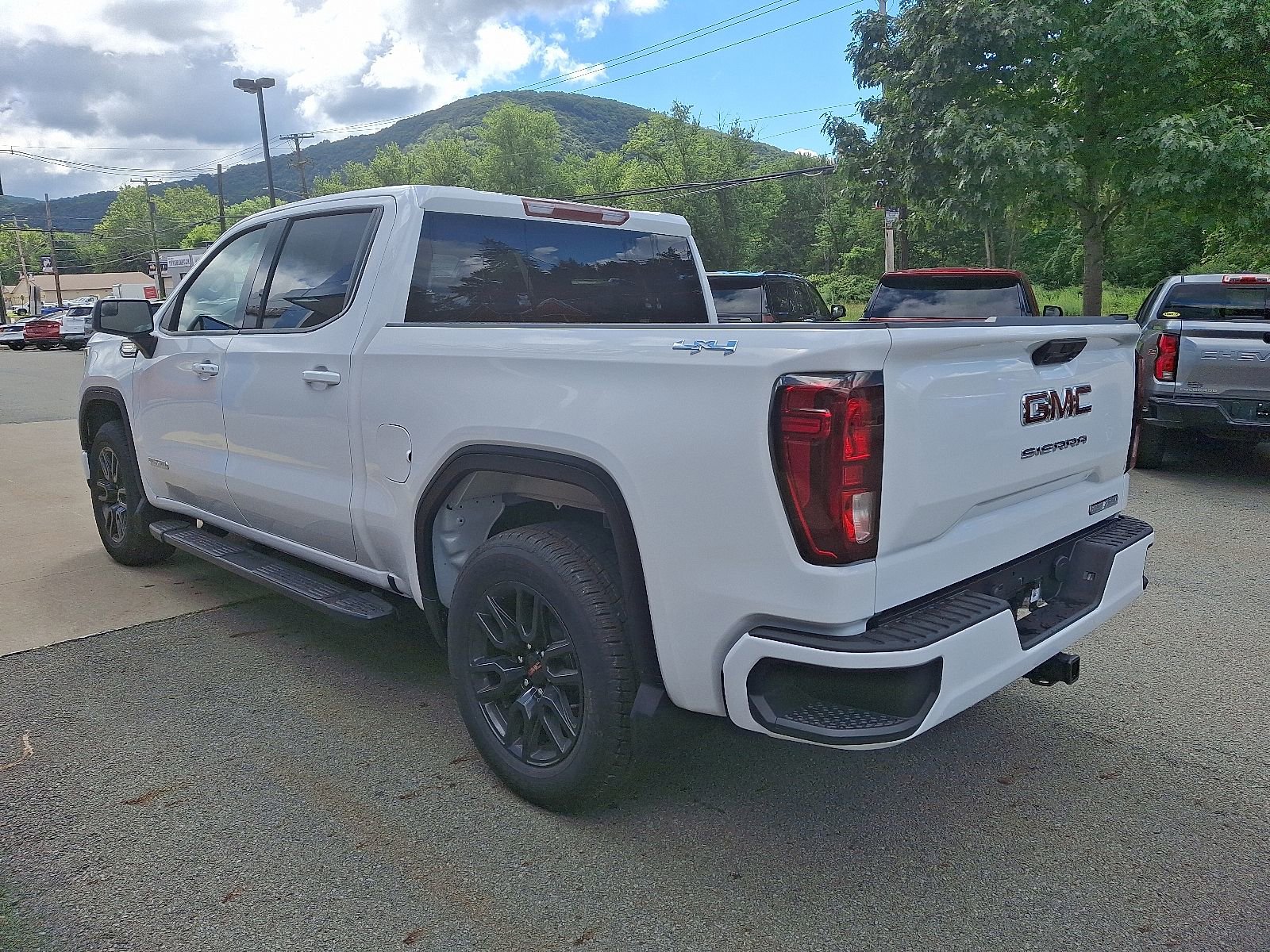 New 2026 GMC Sierra 1500 Elevation image 4