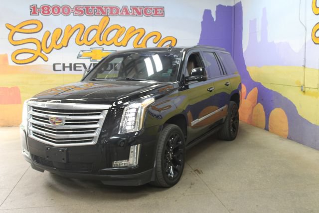 Used 2018 Cadillac Escalade Platinum AWD/4WD image 2