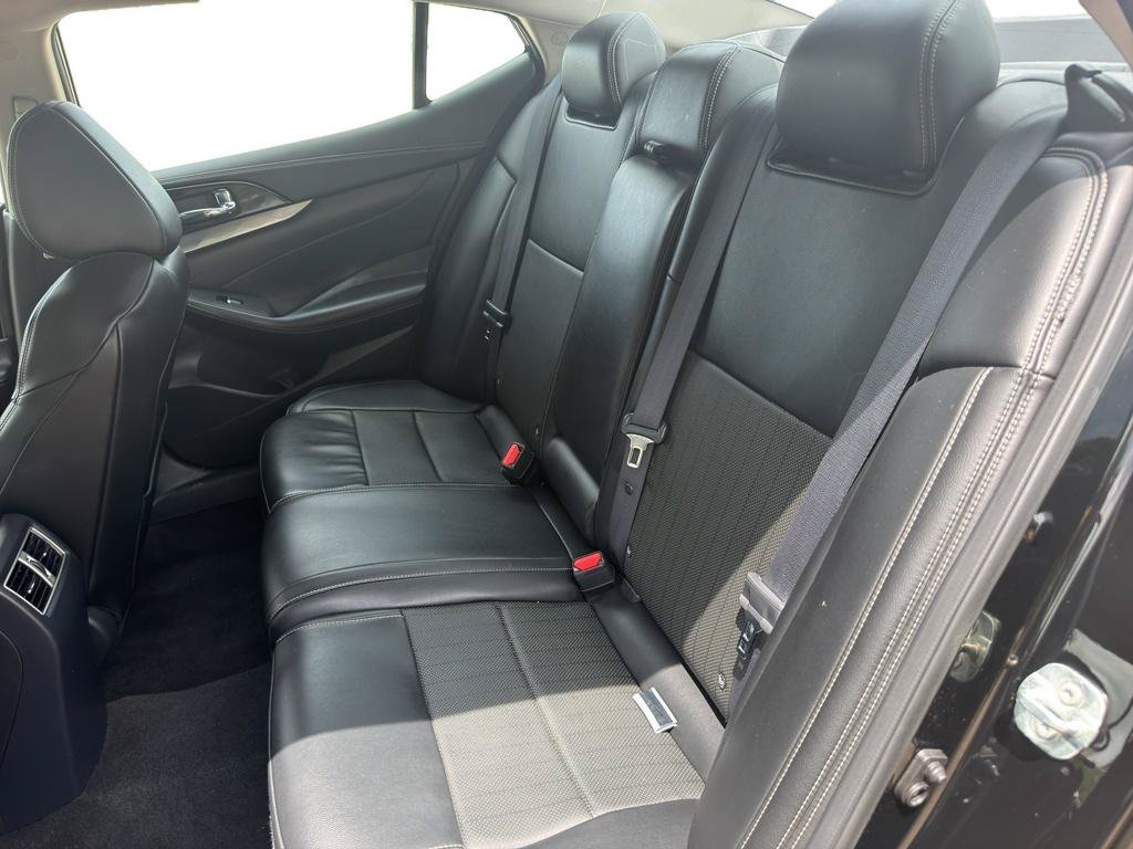 Used 2023 Nissan Maxima SV w/ Floor Mat Group FWD image 8