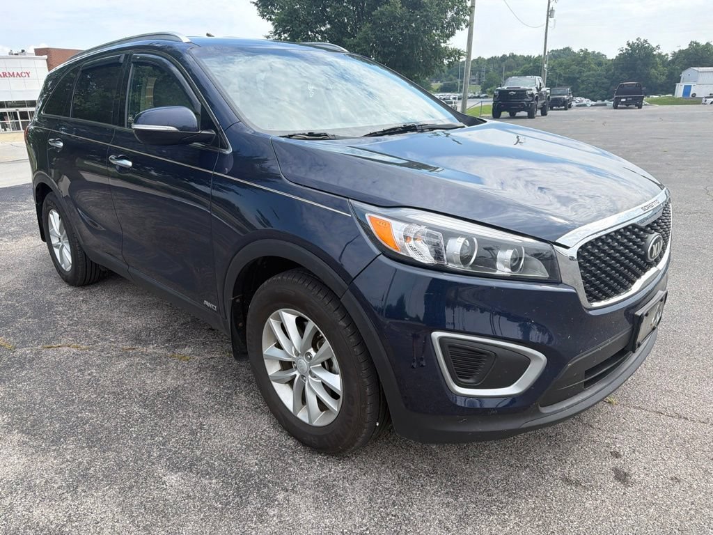 Used 2017 Kia Sorento AWD image 2